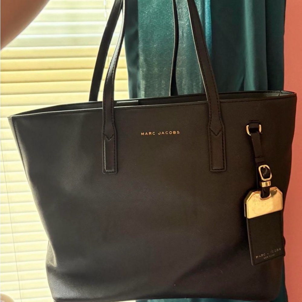 Marc Jacobs Classic Black Tote - Picture 1 of 5
